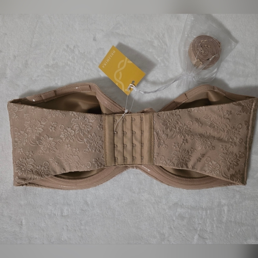 Elegant Lace Strapless Bra in Tan - Picture 7 of 9